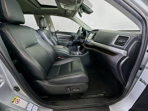 Used 2019 Toyota Highlander XLE image 34