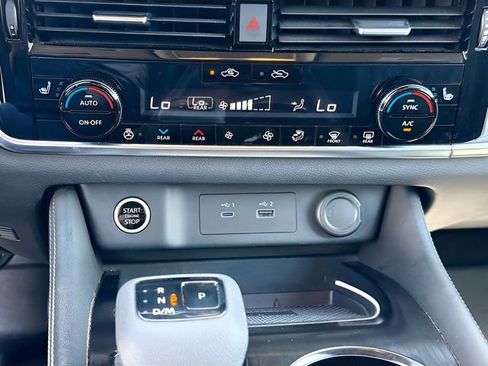 Used 2022 Nissan Rogue Platinum w/ Head-Up Display Package AWD/4WD image 17