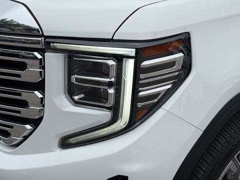 Used 2024 GMC Sierra 1500 Denali AWD/4WD image 9