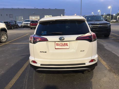 Used 2018 Toyota RAV4 XLE FWD image 6