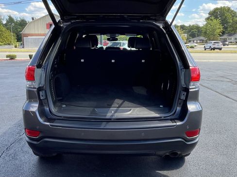Used 2019 Jeep Grand Cherokee Laredo w/ Laredo X Package AWD/4WD image 19