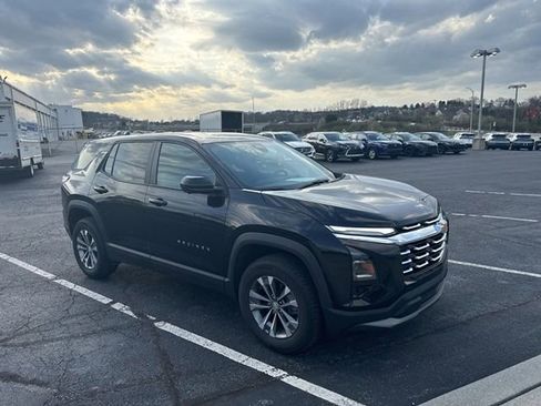 Used 2026 Chevrolet Equinox LT w/ Safety and Technology Package image 3