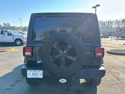 Used 2022 Jeep Wrangler Unlimited Sport image 7