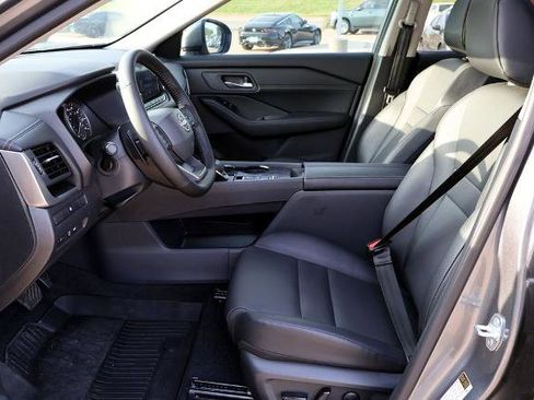 Certified 2026 Nissan Rogue SV w/ SV Premium Package FWD image 18