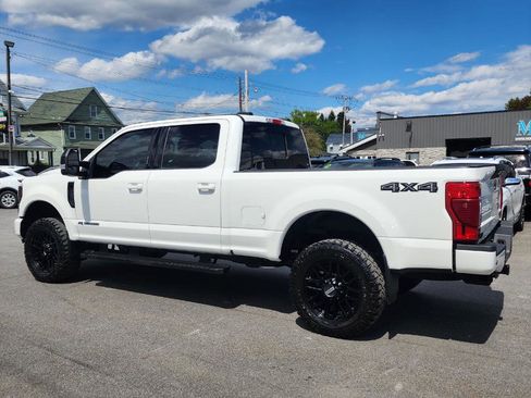 Used 2022 Ford F250 Lariat w/ Black Appearance Package AWD/4WD image 4