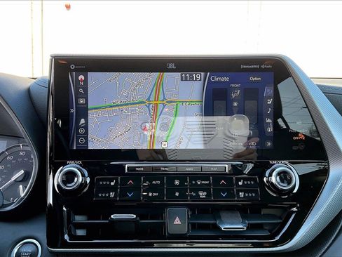 Used 2021 Toyota Highlander Platinum image 12