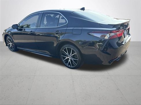 Used 2023 Toyota Camry SE w/ Cold Weather Package FWD image 9