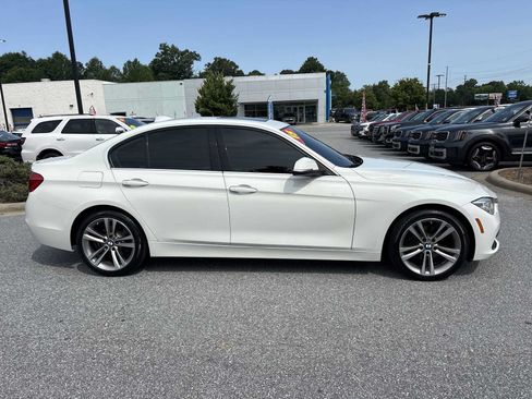 Used 2018 BMW 330i xDrive Sedan w/ Convenience Package AWD/4WD image 5