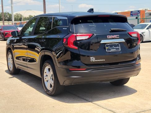 Used 2024 GMC Terrain SLE FWD image 6