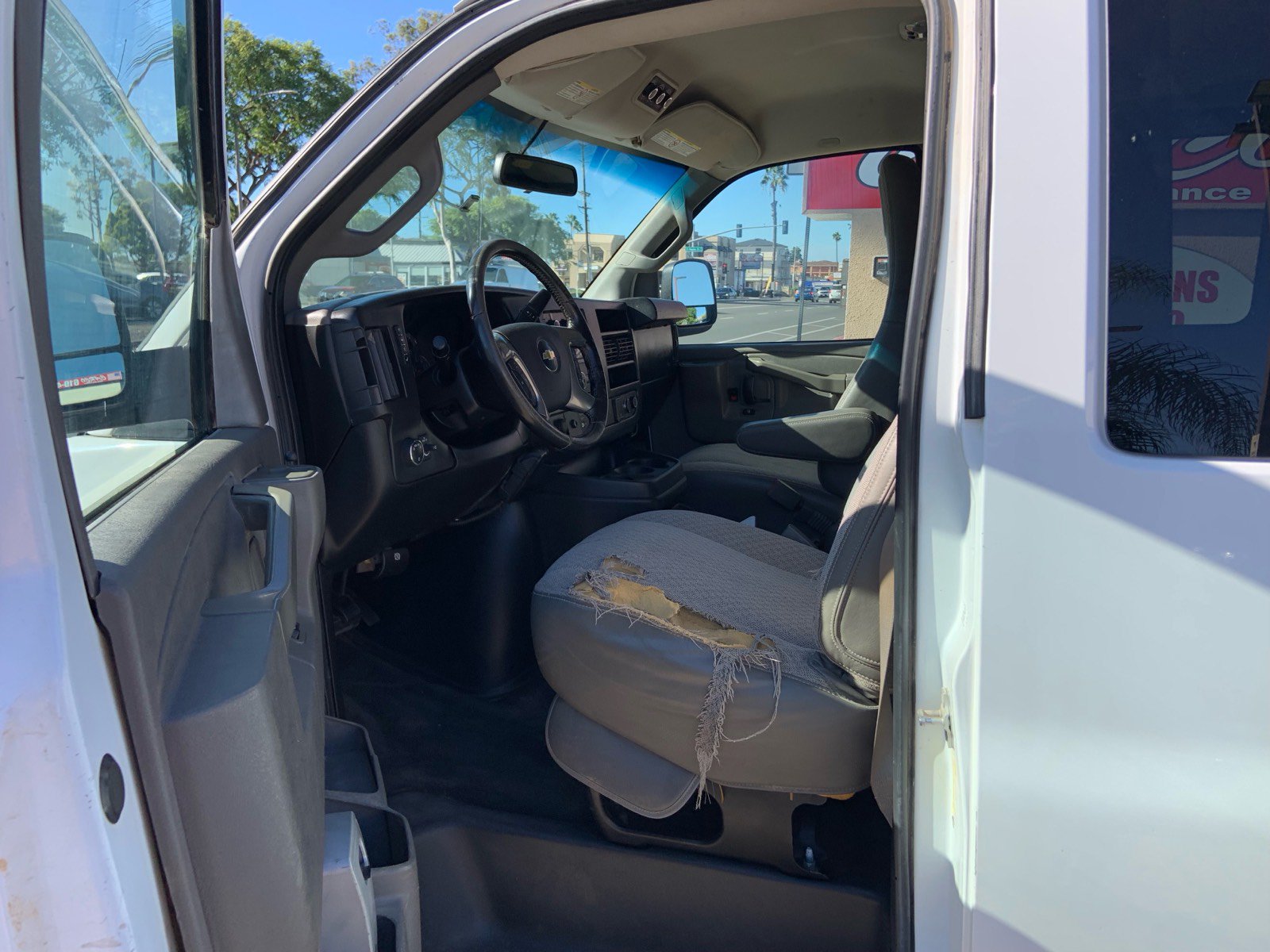 Used 2017 Chevrolet Express 3500 LT w/ LT Preferred Equipment Group RWD image 13