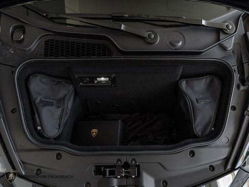 Used 2022 Lamborghini Huracan EVO image 23