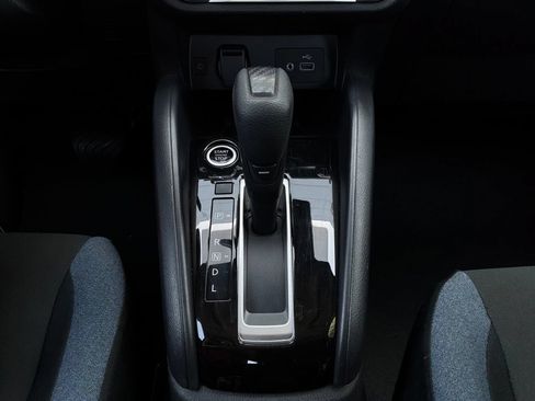Used 2025 Nissan Versa SV FWD image 21
