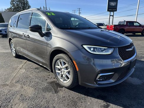 Used 2022 Chrysler Pacifica Touring-L image 14