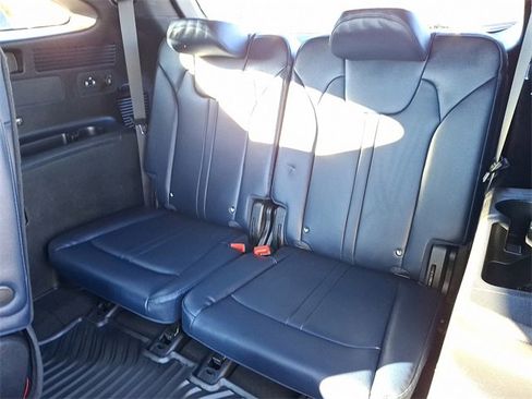 Used 2023 Kia Sorento SX Prestige image 11