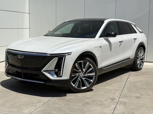 Certified 2024 Cadillac Lyriq Luxury RWD image 2