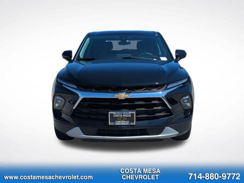 Used 2025 Chevrolet Blazer LT FWD image 2