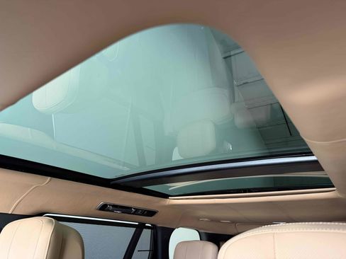 Used 2025 Land Rover Range Rover Long Wheelbase Autobiography image 7
