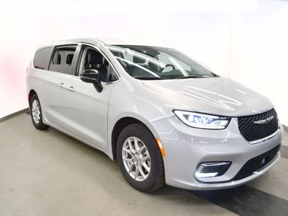 Used 2024 Chrysler Pacifica Limited