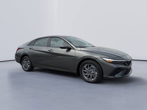 New 2026 Hyundai Elantra Hybrid FWD image 1