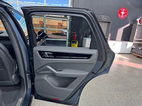 Used 2019 Porsche Cayenne S image 16