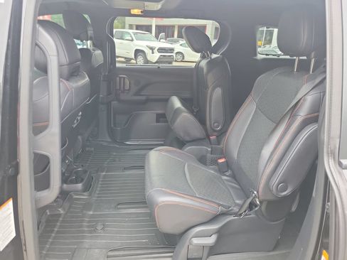 Used 2024 Toyota Sienna XSE w/ XSE Premium Package FWD image 32
