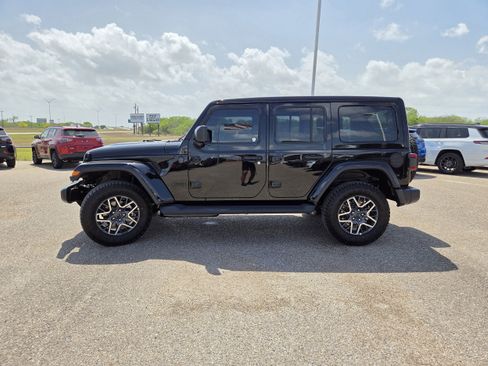 New 2026 Jeep Wrangler Unlimited Sahara AWD/4WD image 4