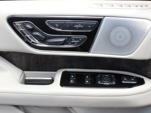 Used 2021 Lincoln Navigator Reserve w/ Luxury Package image 19