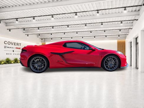 Used 2024 Chevrolet Corvette Z06 RWD image 16