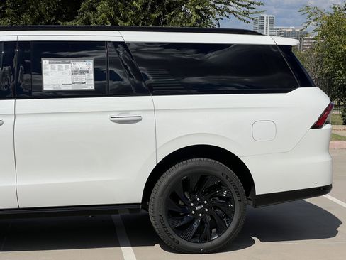 New 2025 Lincoln Navigator L Reserve w/ Jet Appearance Package image 6