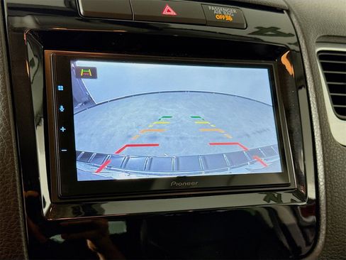 Used 2014 Volkswagen Touareg VR6 image 13
