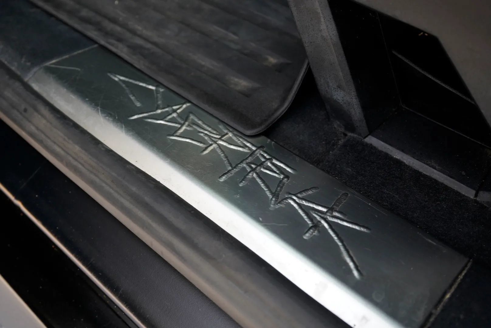 Used 2024 Tesla Cybertruck AWD Crew Cab image 28