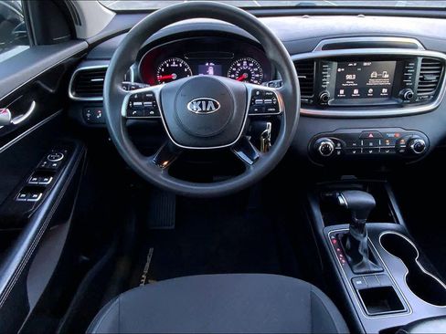 Used 2019 Kia Sorento LX image 6