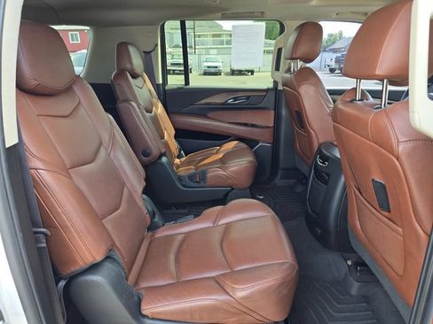 Used 2017 Cadillac Escalade ESV Premium Luxury AWD/4WD image 12