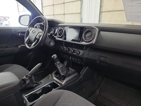 Used 2019 Toyota Tacoma TRD Off-Road image 39