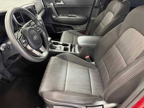 Used 2020 Kia Sportage LX image 11