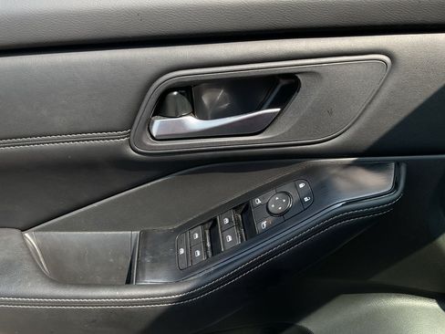 Used 2025 Nissan Rogue SV w/ SV Premium Package FWD image 10