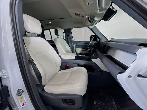 Used 2023 Land Rover Defender 110 SE image 30