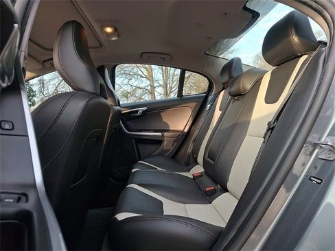 Used 2016 Volvo S60 T5 Cross Country Platinum image 10
