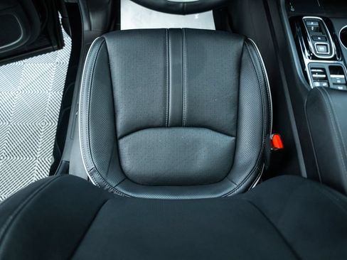 Used 2025 Honda Pilot Elite image 36