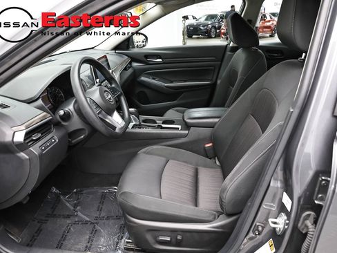 Used 2025 Nissan Altima 2.5 SV FWD image 14