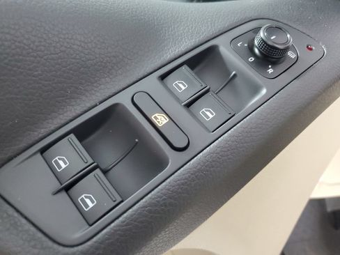 Used 2017 Volkswagen Tiguan S AWD/4WD image 19