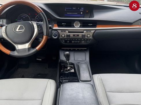Used 2015 Lexus ES 300h w/ Navigation System Package FWD image 12