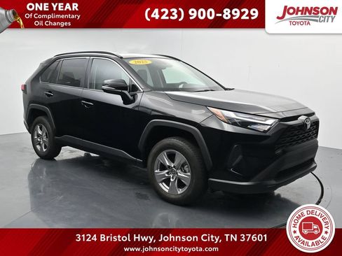 Used 2025 Toyota RAV4 XLE AWD/4WD image 1