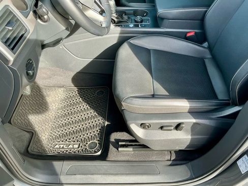 Used 2020 Volkswagen Atlas Cross Sport SE w/ Towing Package image 41