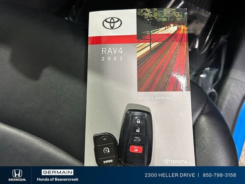 Used 2021 Toyota RAV4 XLE Premium image 30