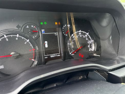 Used 2021 Toyota 4Runner SR5 Premium w/ Moonroof Package AWD/4WD image 9