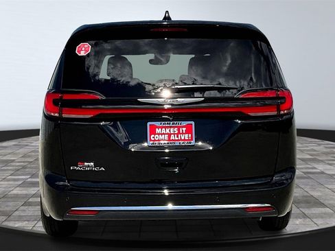 New 2026 Chrysler Pacifica Select image 4