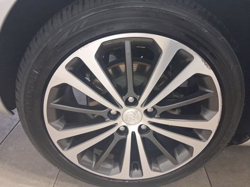 Used 2018 Buick Regal Essence FWD image 12