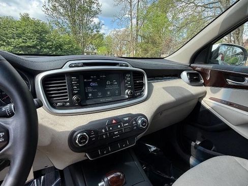 Used 2017 Kia Sorento FWD w/ LX Convenience Package image 11