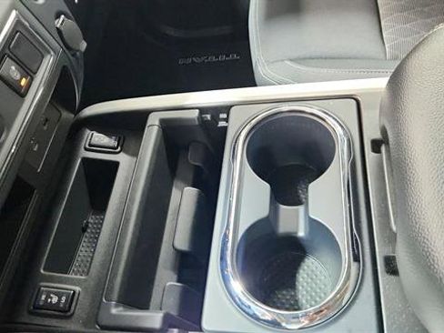 Used 2024 Nissan Titan SV w/ SV Convenience Package image 16